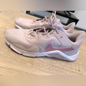Nike legend essential 2